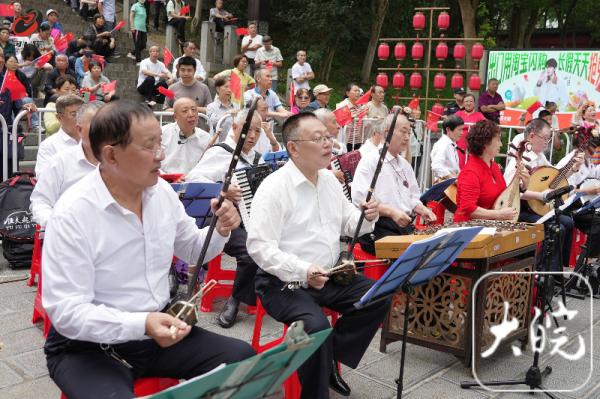 开云(中国)kaiyun网页版登录入口搭客们纷繁被这强烈的氛
