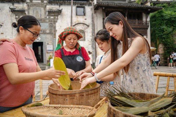 体育游戏app平台婺源篁岭的曹家祥就早早外出上山挖竹笋-Ka