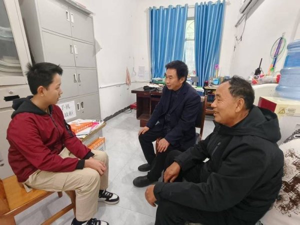 开云体育(中国)官方网站对辖区内2025年春季学期获取“娄山