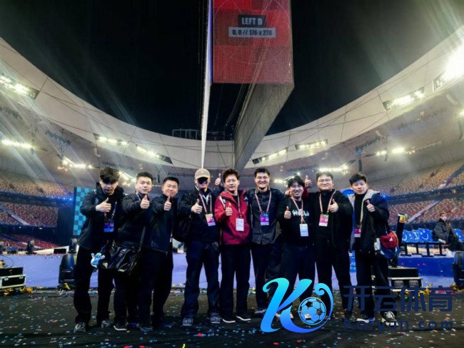具深护航鸟巢十六场演唱会  标记机器东谈主在大型演唱会场景负责买卖化